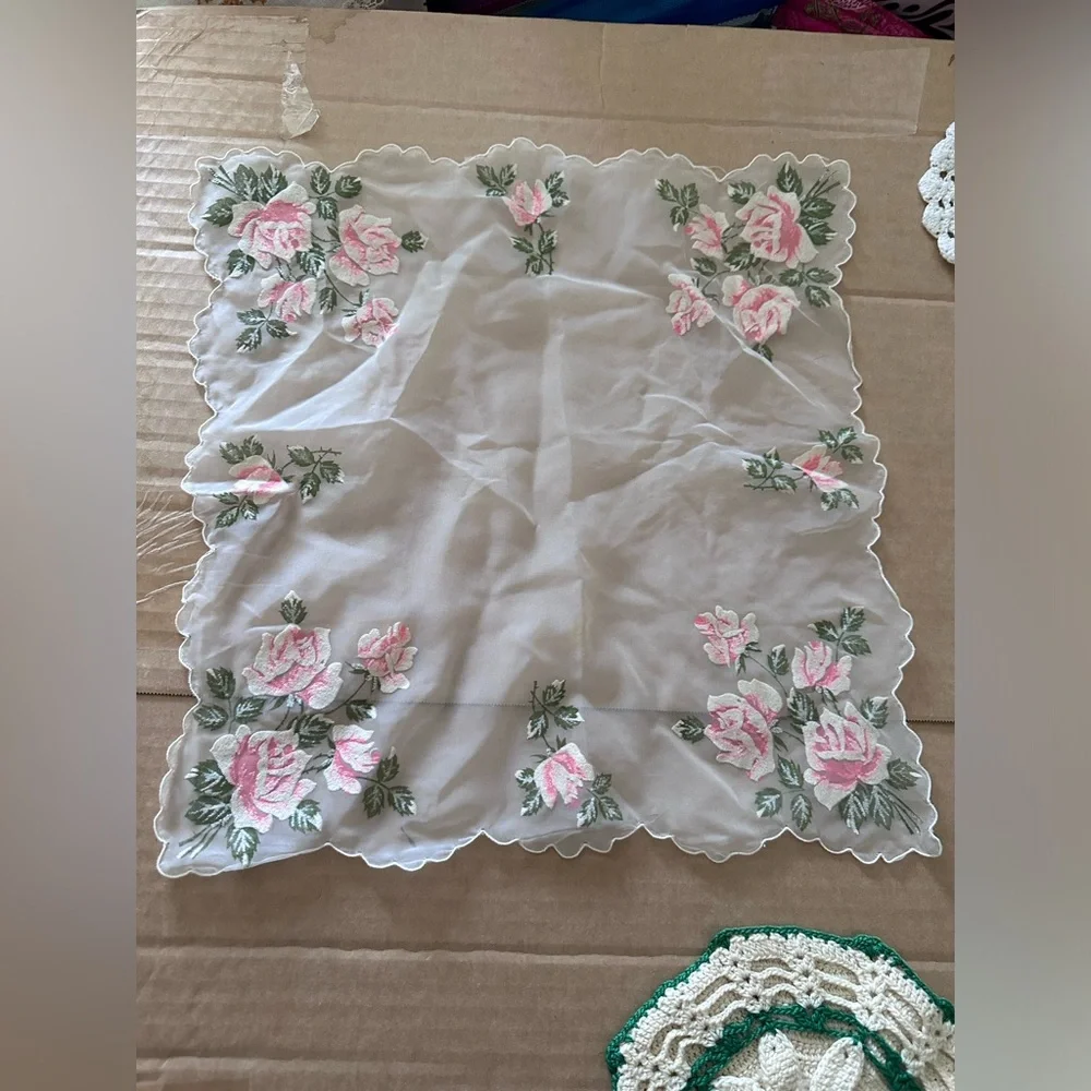 Mismatched Doilies etc Vintage lot of 6